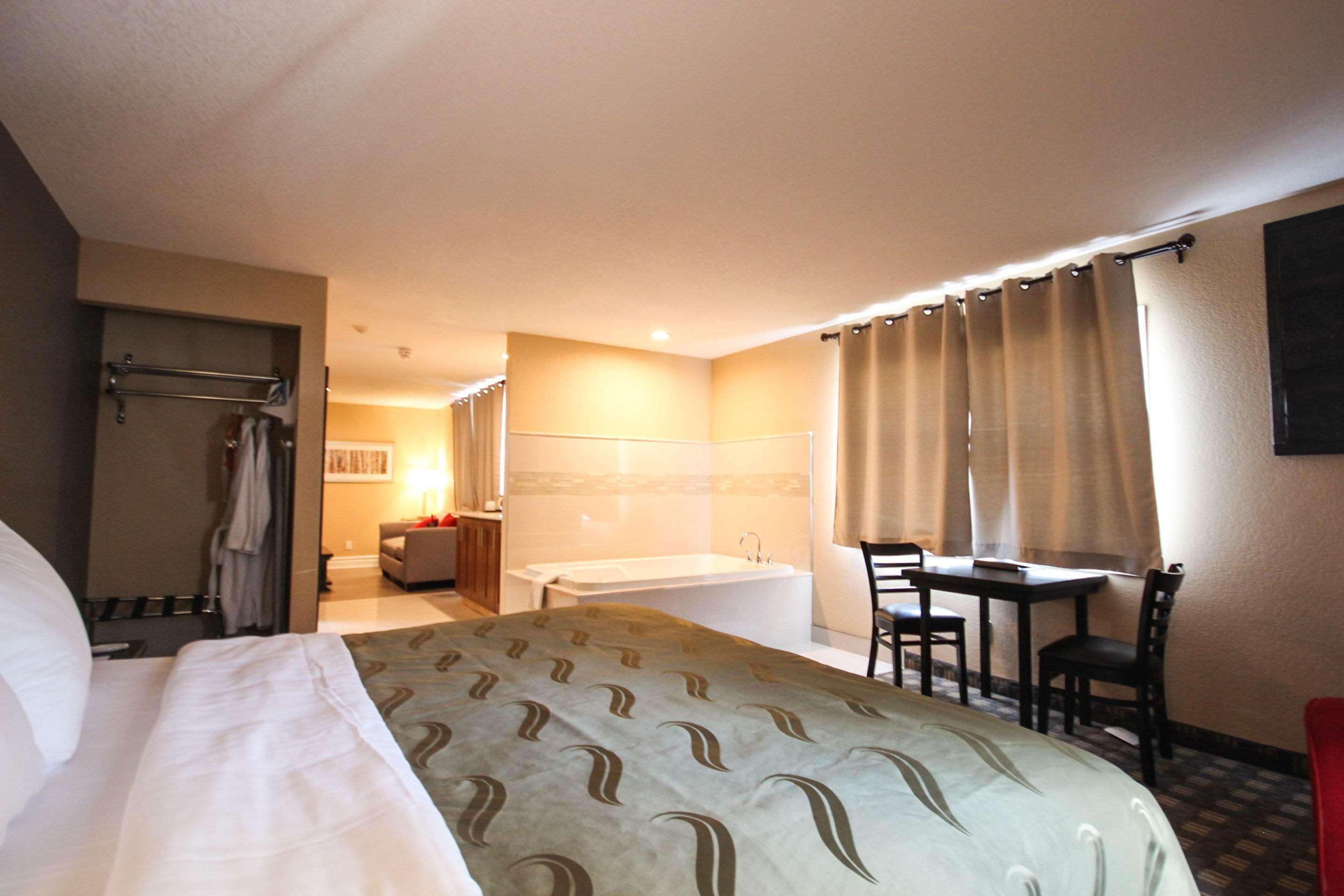 Quality Inn Bracebridge Exteriör bild